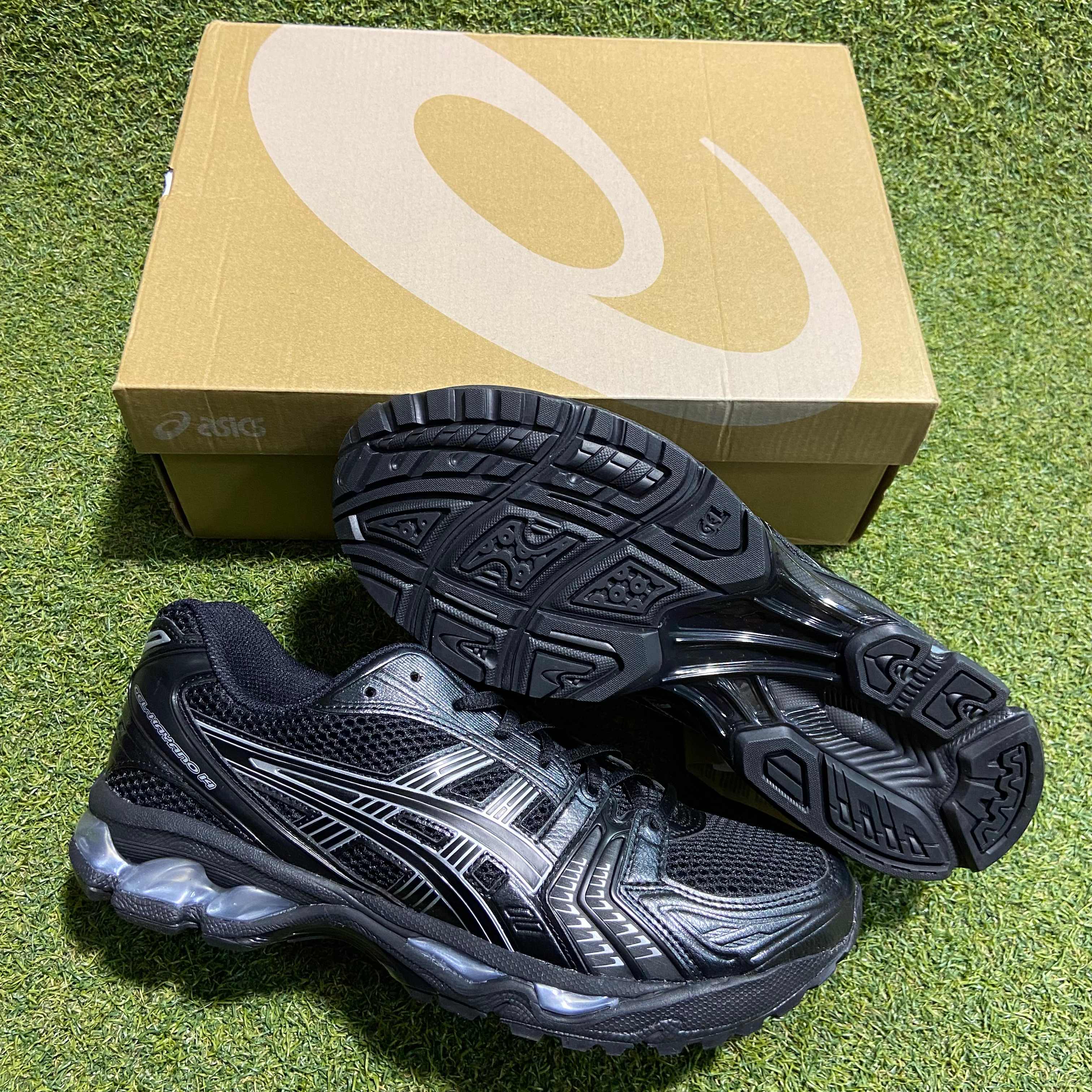 Black Pure Silver Asics Gel Kayano 14: 10