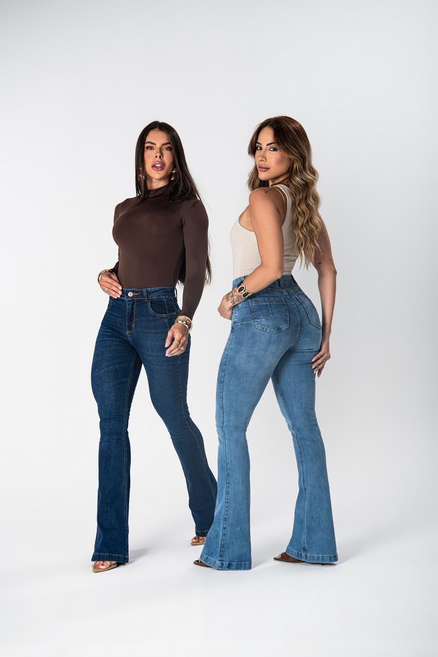 Calça flare jeans slim 