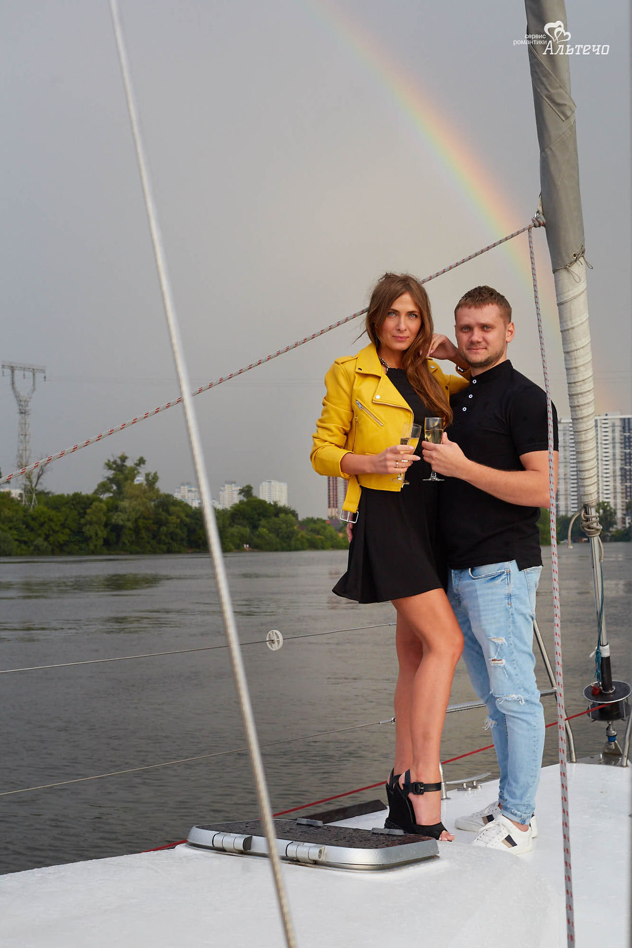 Фото романтического ужина на парусной яхте от Альтечо 