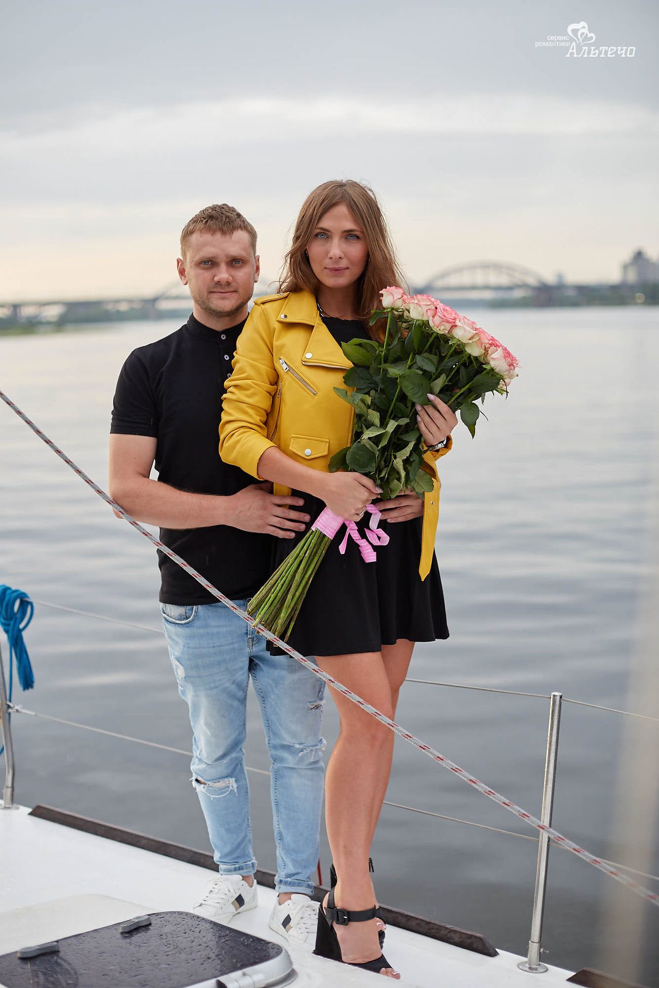 Фото романтического ужина на парусной яхте от Альтечо 