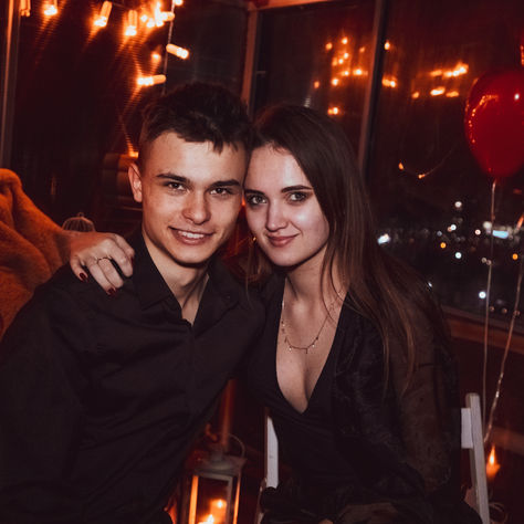 Романтична ніч на даху будинку 