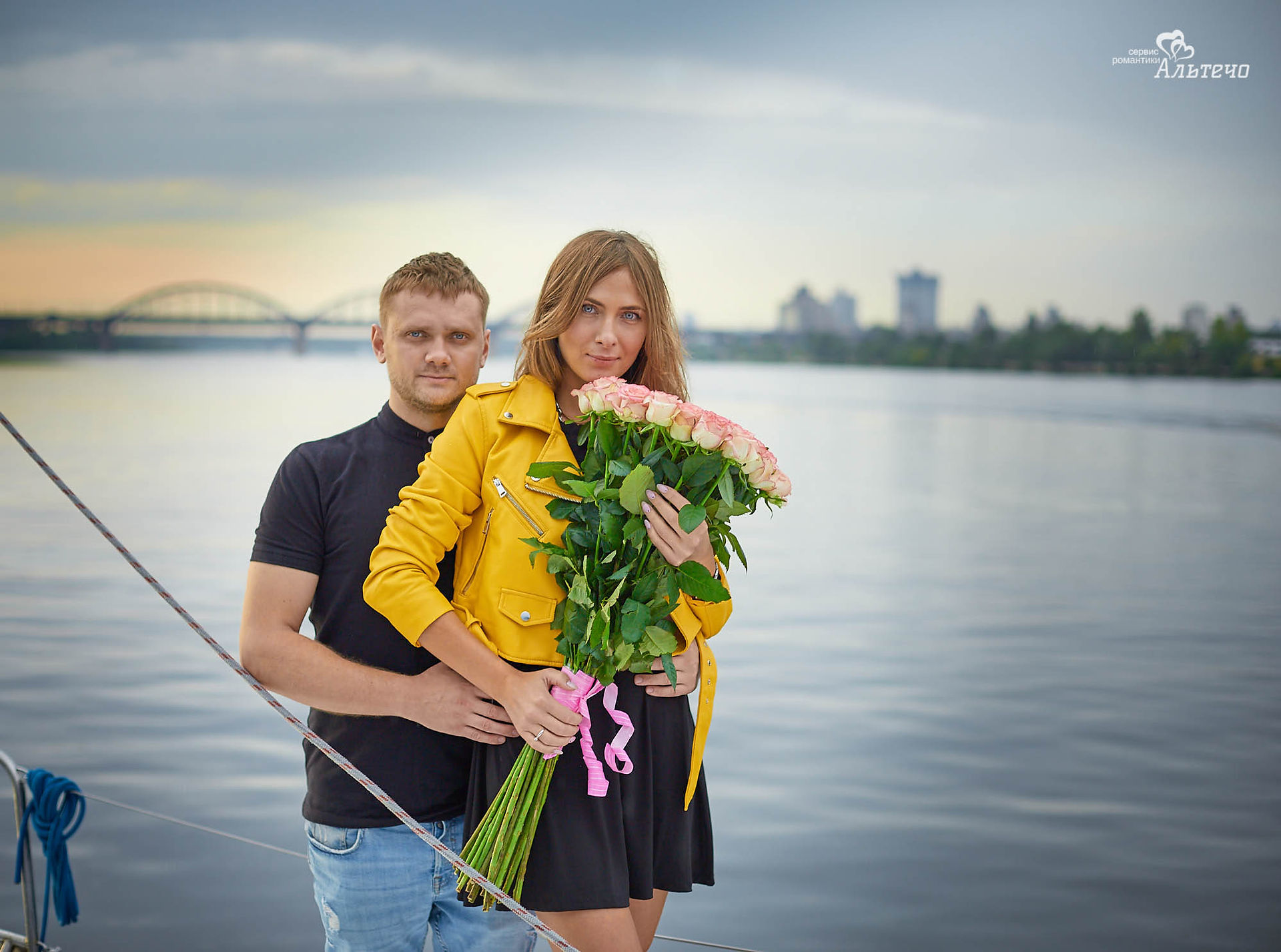 Фото романтического ужина на парусной яхте от Альтечо 