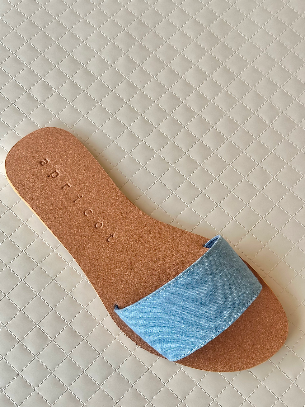 Thumbnail: Aerin in Chambray