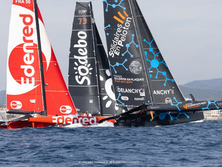 Le programme du jour comportait deux parcours côtiers d’environ vingt milles chacun. Le tracé emmenait les équipages entre Sainte-Maxime et Les Issambres, avec un détour vers La Moutte, à la pointe sud de l’entrée du Golfe de Saint-Tropez. Dans ce décor méditerranéen particulièrement apprécié des marins comme du public, les Ocean Fifty ont livré un spectacle de haut niveau. Sur de longs bords rapides, les trimarans ont multiplié les phases de vol sur un flotteur, dévoilant toute leur puissance.