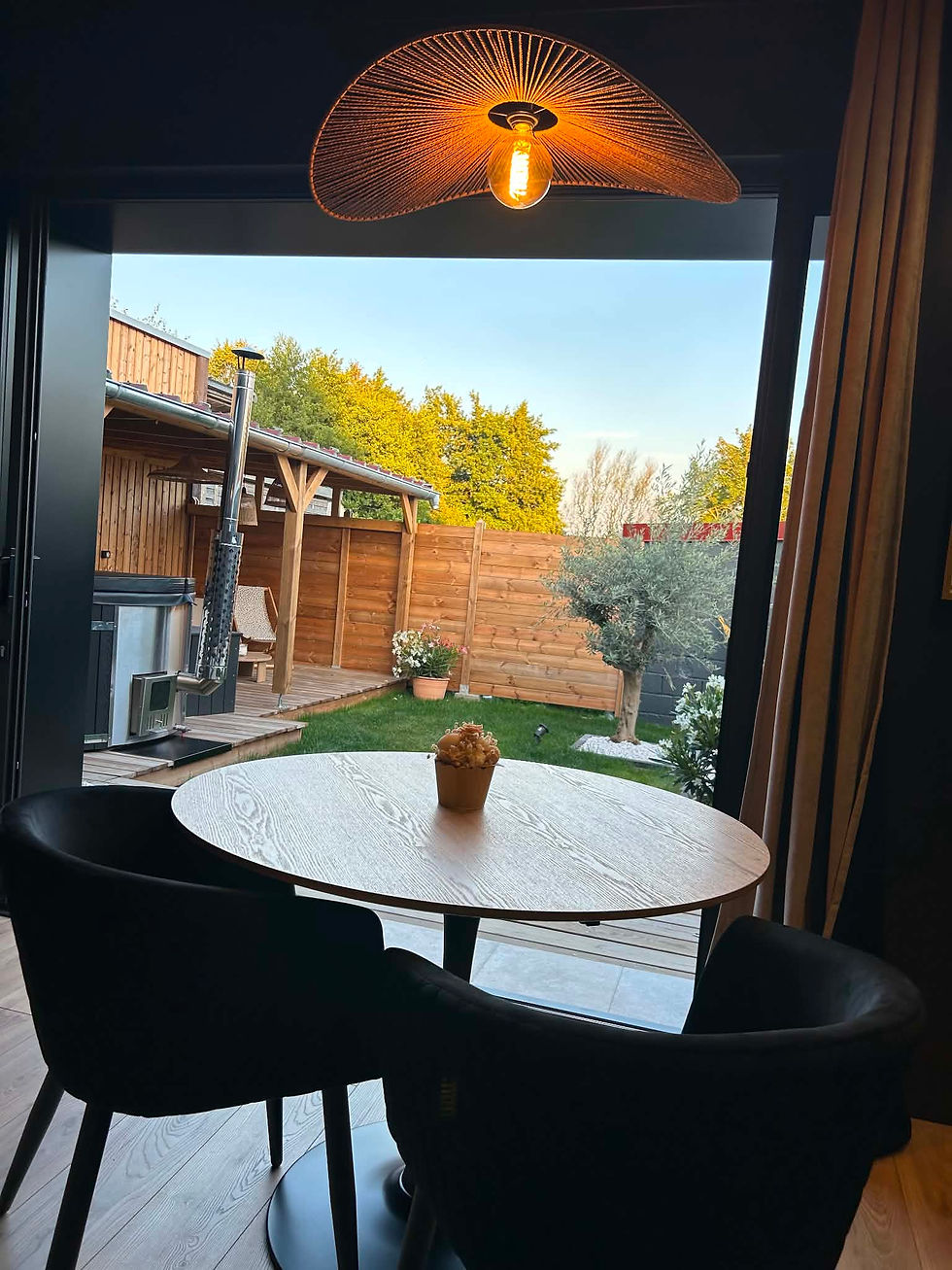 coin repas devant le jardin