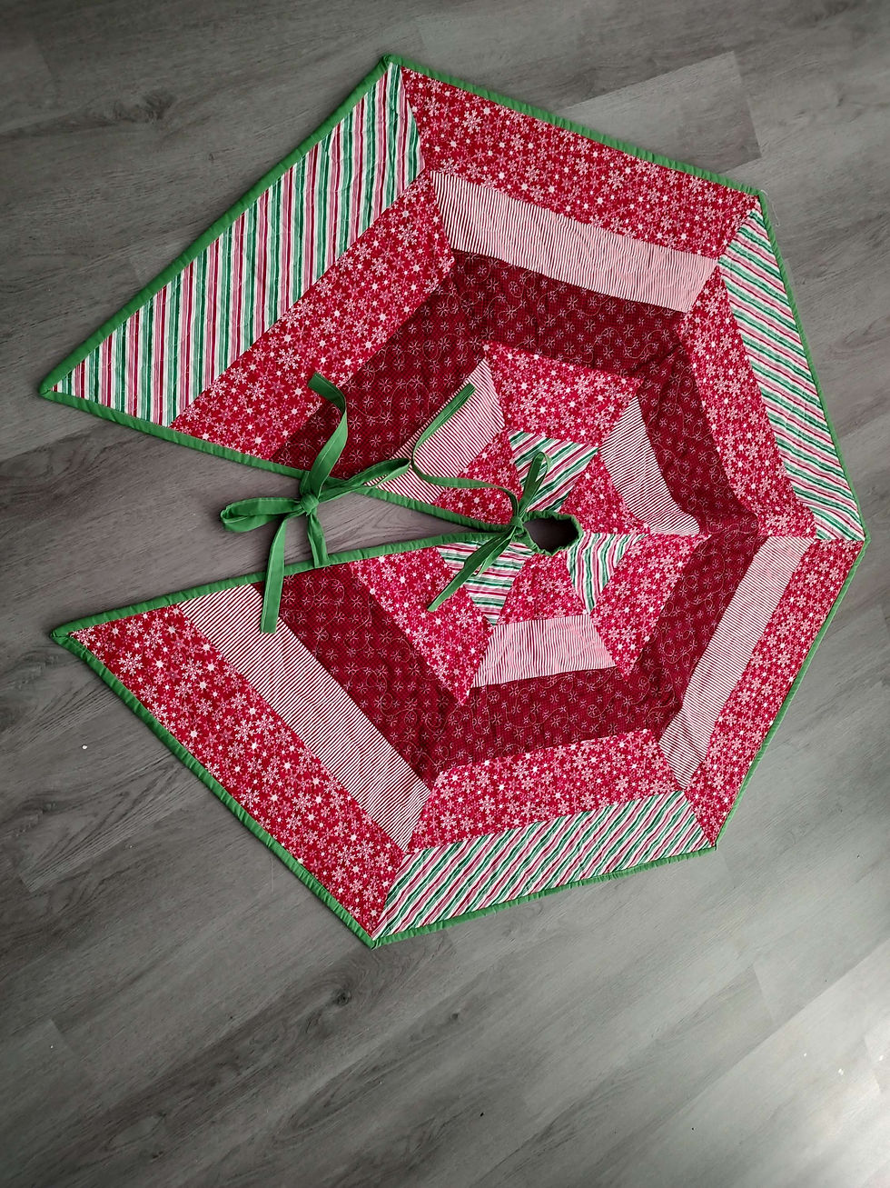 Thumbnail: Christmas Tree Skirt