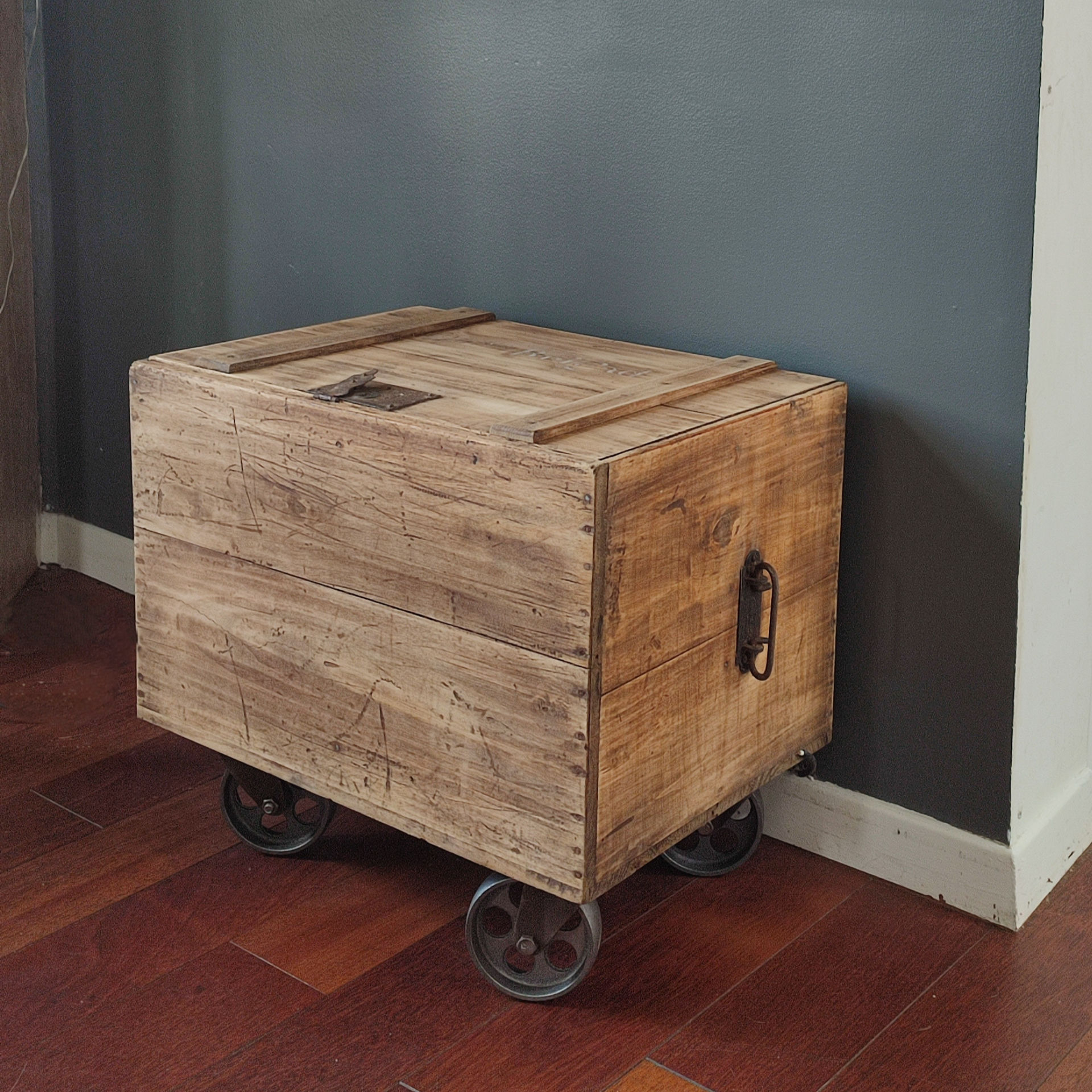 un coffre tout simple devenue un meuble unique à part entière