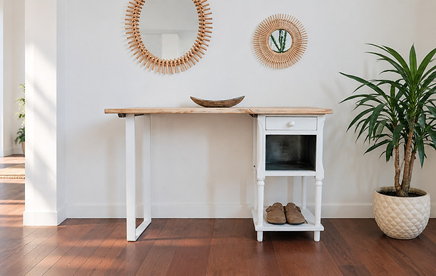 console d'entrée réalisée à partir d'une table de chevet ancienne