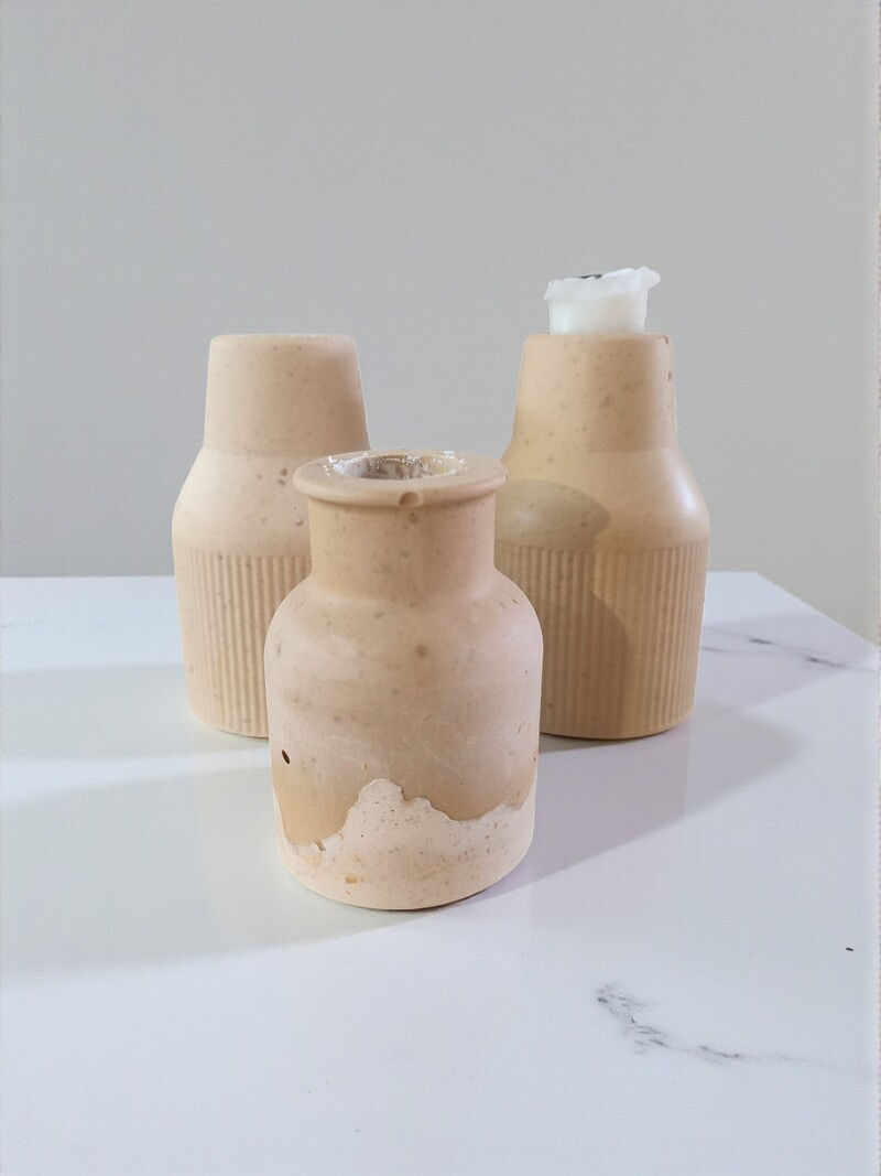 Miniature : Modèles des portes-bougie en Jesmonite, terracotta et beige clair