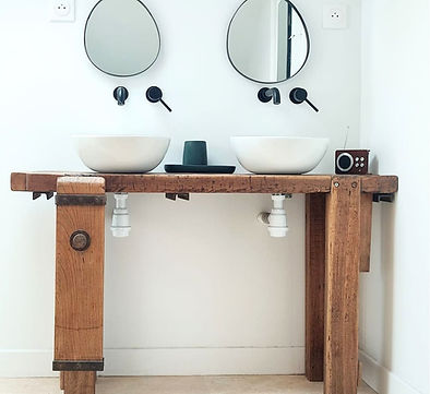ancien établi transformé en meuble vasque par atelier2main