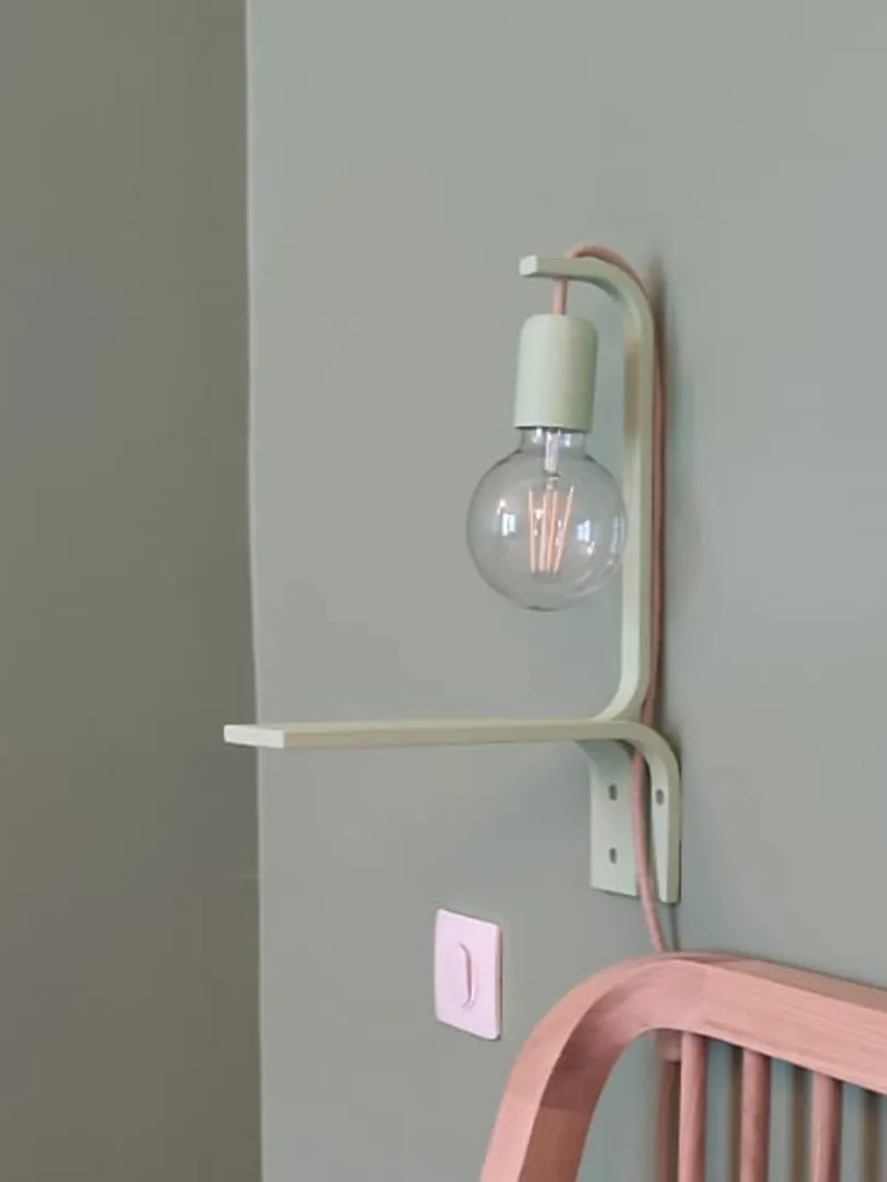 applique murale avec tablette de rangement couleur vert clair