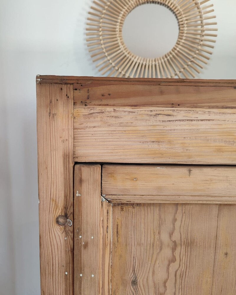 Miniature : Armoire vintage en bois de chêne avec 3 étagères, tiroir et pieds triangulaires