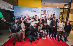 Elenco e equipe de "Colegas e o Herdeiro" marcam presença em pré-estreia em São Paulo