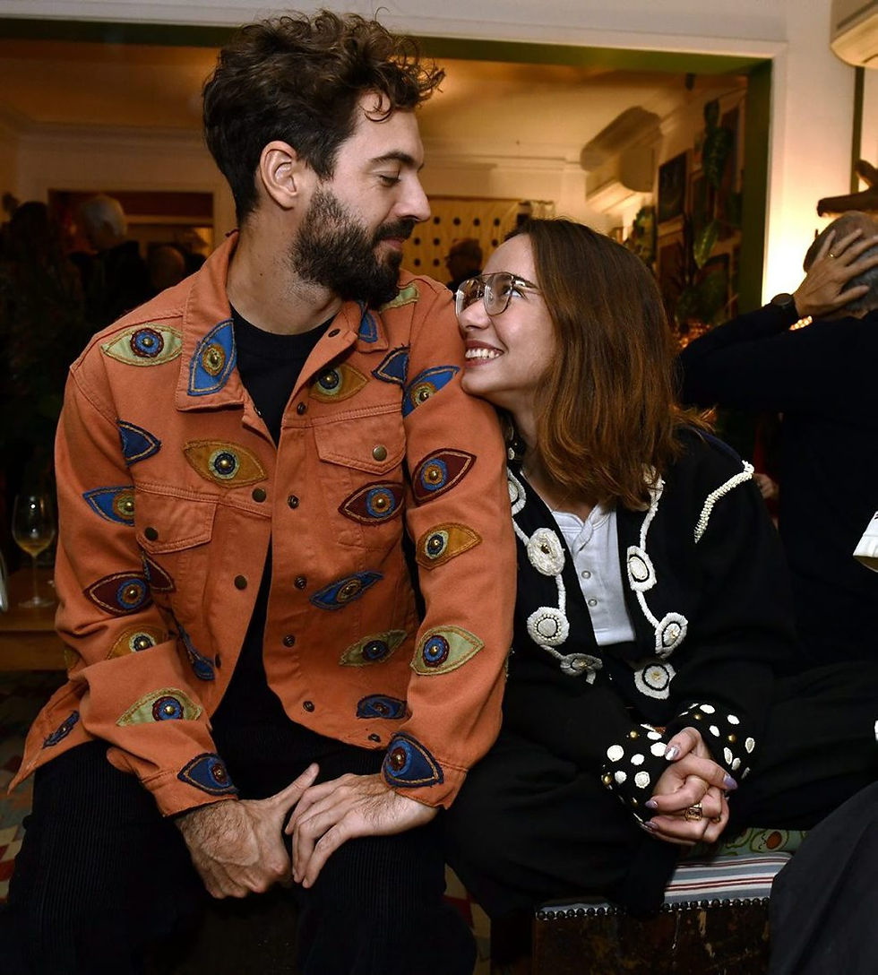 O casal André Duvivier e Chica Capeto - ISABELA CAPETO estreia nas Artes Plásticas