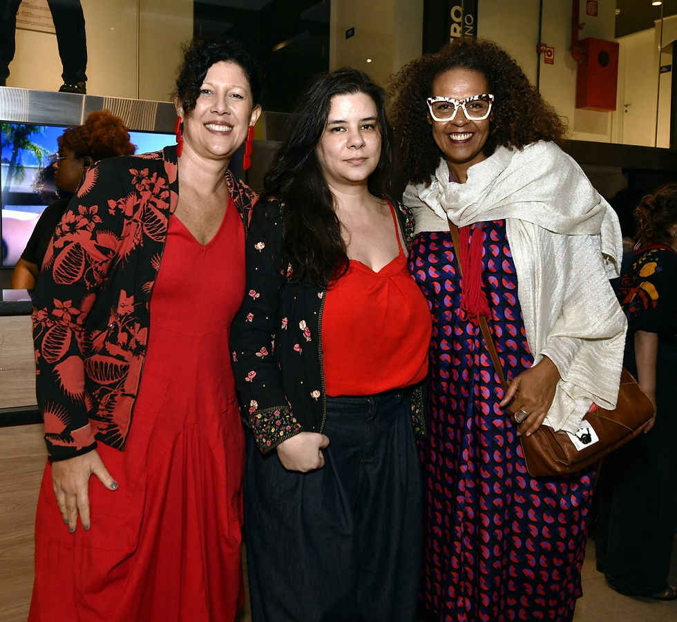 Andrea Alves, Amora Pêra e Ana Carbatti