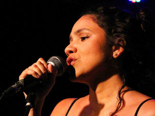 Indicada ao Prêmio Jabuti, Naiara Martins celebra a pluralidade musical brasileira no show “Terras do Sem-Fim”, que estreia no Acaso Cultural, em Botafogo
