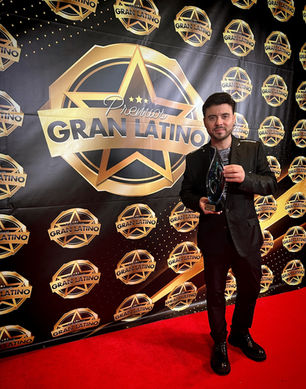 EUA: Artista português recebe em Nova Iorque distinção especial nos “Premios Gran Latino 2026”