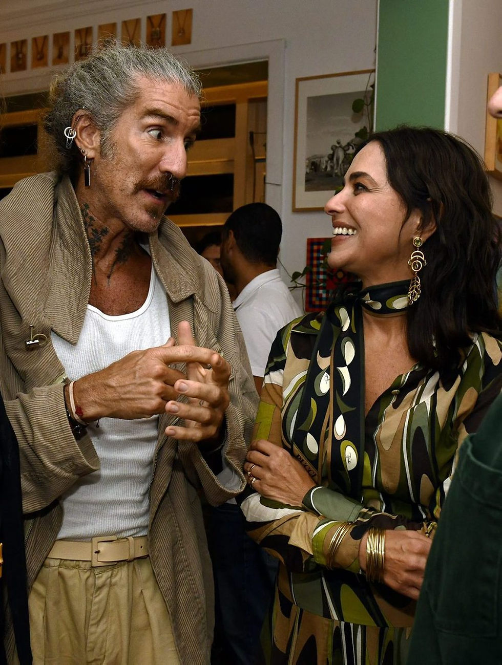 Felipe Veloso e Ione Costa - ISABELA CAPETO estreia nas Artes Plásticas