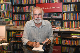 Pedro Tebyriçá está lançando o seu segundo livro de contos, "A praga dos jacarés (e outros falsos testemunhos)".