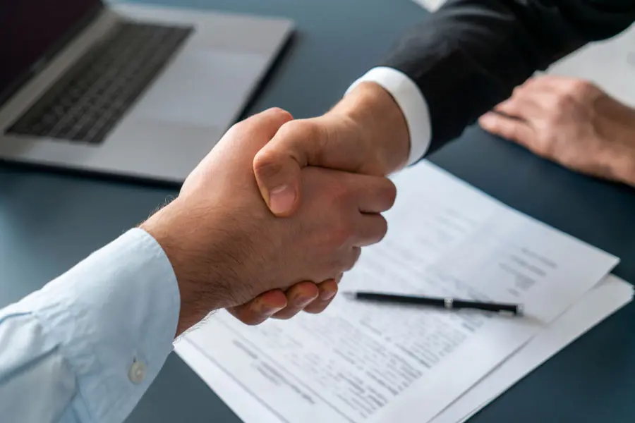 Le contrat d’épargne retraite facultative conclu par une société pour le compte de son gérant constitue-t-il une convention réglementée au sens des dispositions du code de commerce ?