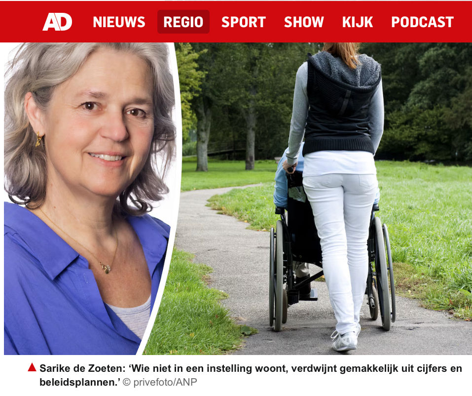 een afbeelding van een vrouw die een rolstoel duwt en van de schrijver van het stuk in tweeluik