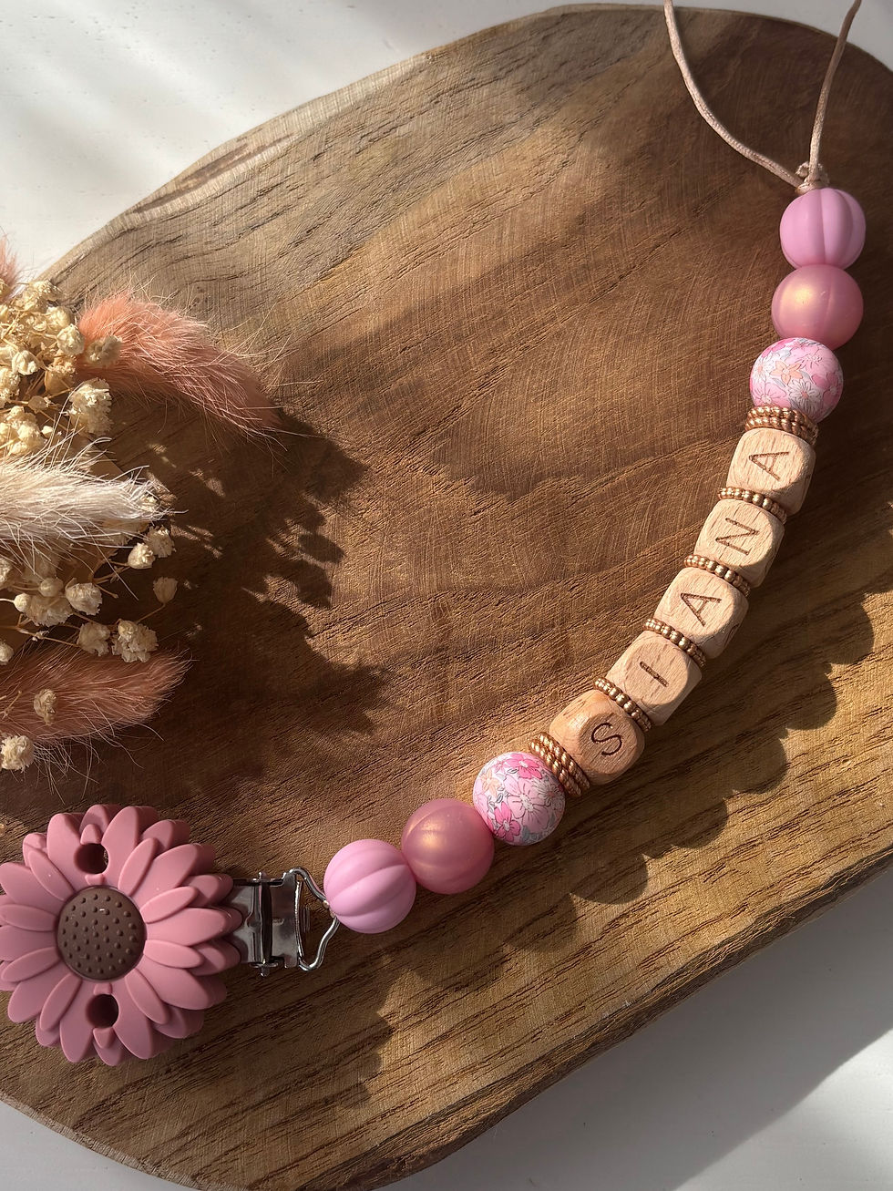 Attache tétine fleur