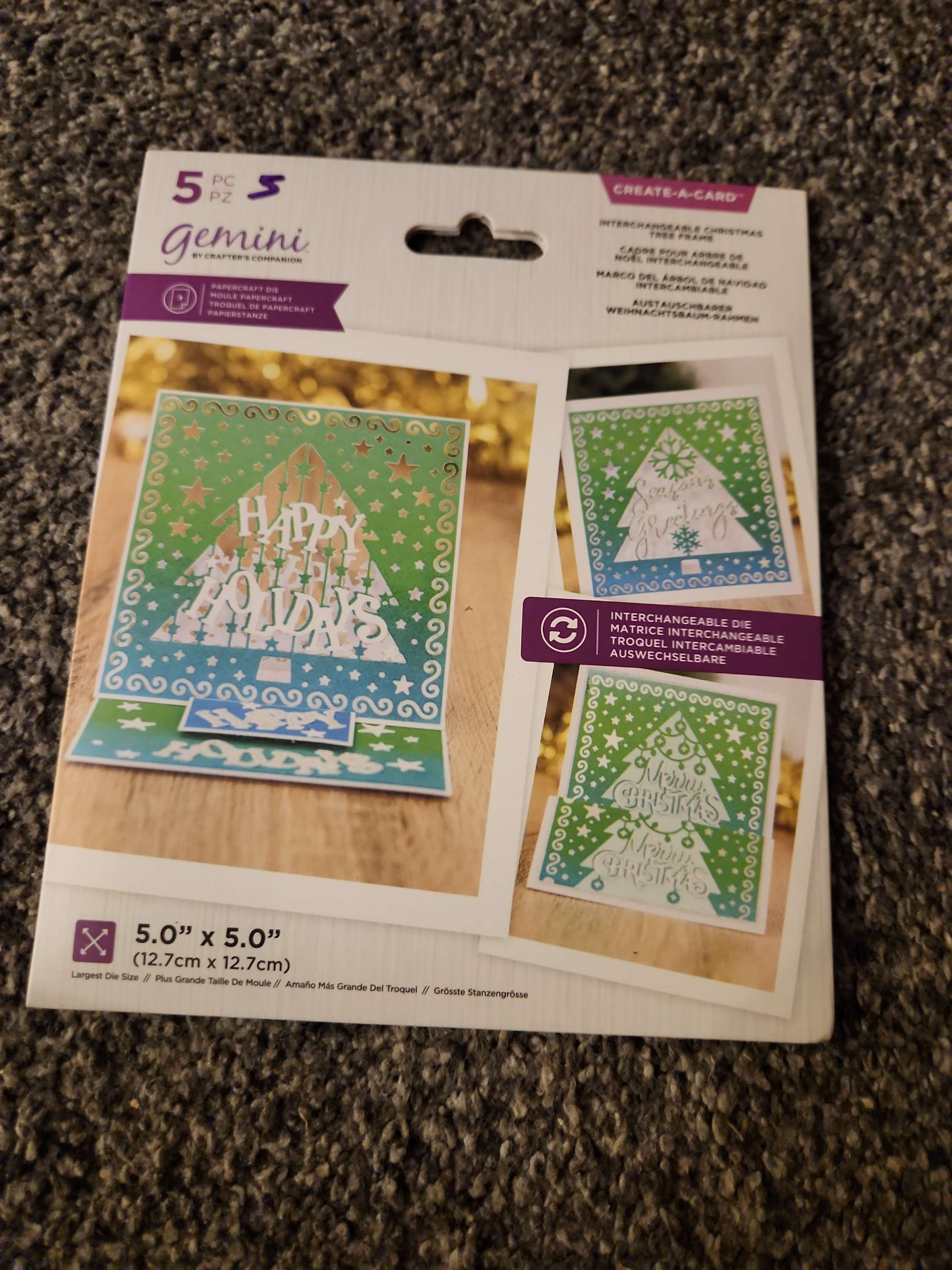 Create a card interchangable christmas tree.