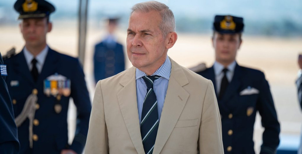 Απονομή πτυχίων από τον ΥΦΕΘΑ Θανάση Δαβάκη στην Ορκωμοσία Νέων Σμηνιών και Λοχιών στη ΣΜΥΑ-6