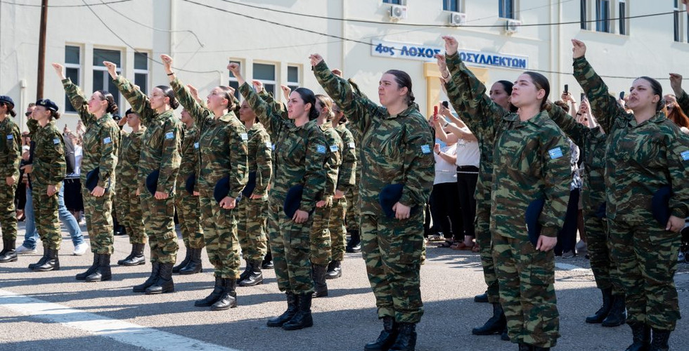 Ο ΥΦΕΘΑ Θανάσης Δαβάκης στην Ορκωμοσία των Νεοσύλλεκτων Οπλιτών 2026 Β΄ΕΣΣΟ στη Λαμία-3