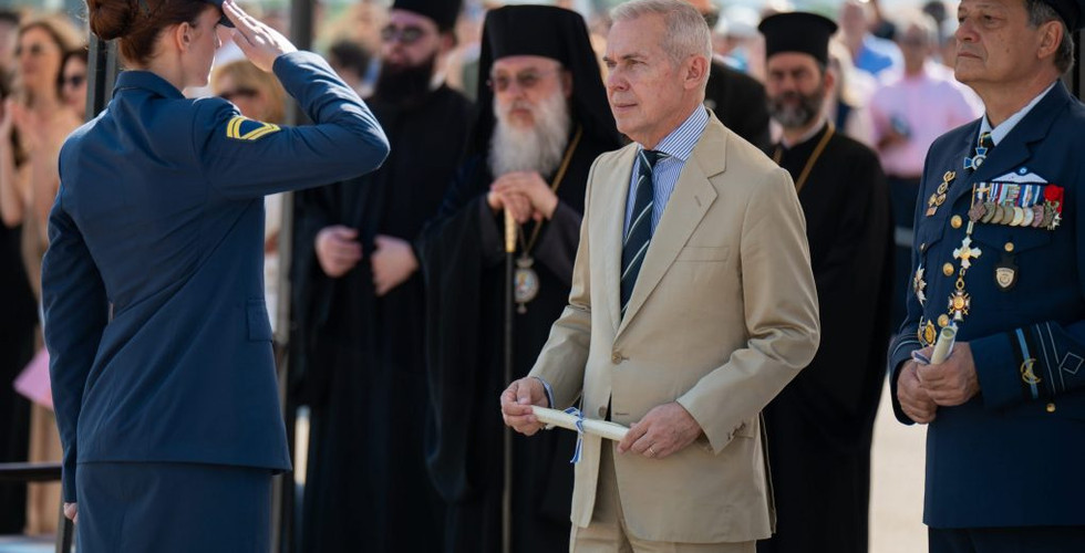 Απονομή πτυχίων από τον ΥΦΕΘΑ Θανάση Δαβάκη στην Ορκωμοσία Νέων Σμηνιών και Λοχιών στη ΣΜΥΑ-1