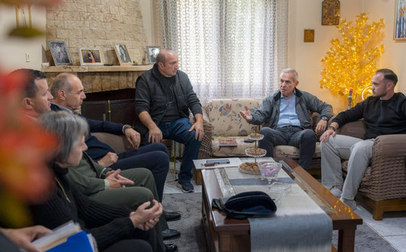 Στο Άργος Ορεστικό ο ΥΦΕΘΑ Θανάσης Δαβάκης και ο Κύπριος Επίτροπος Μάριος Χαρτσιώτης για το ζήτημα των αγνοουμένων του 1974