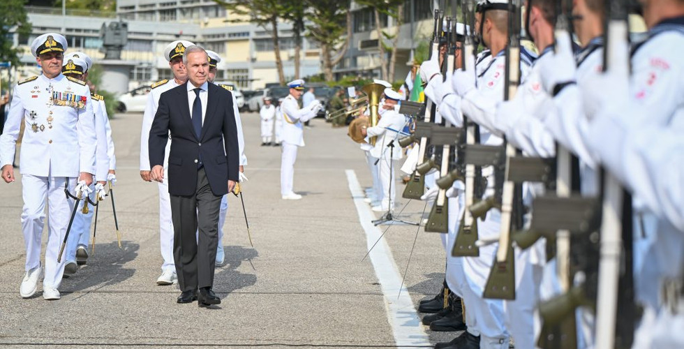 Απονομή πτυχίων από τον ΥΦΕΘΑ Θανάση Δαβάκη στην Ορκωμοσία Νέων Κελευστών και Λοχιών στη ΣΜΥΝ-5
