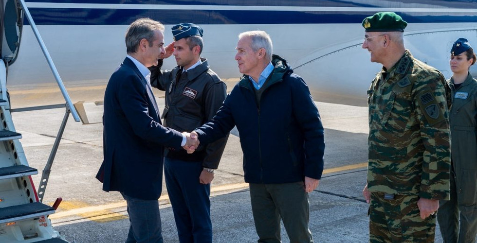 Συνοδεία του ΥΦΕΘΑ Θανάση Δαβάκη η επίσκεψη του Πρωθυπουργού Κυριάκου Μητσοτάκη στην 110 Πτέρυγα Μάχης στη Λάρισα