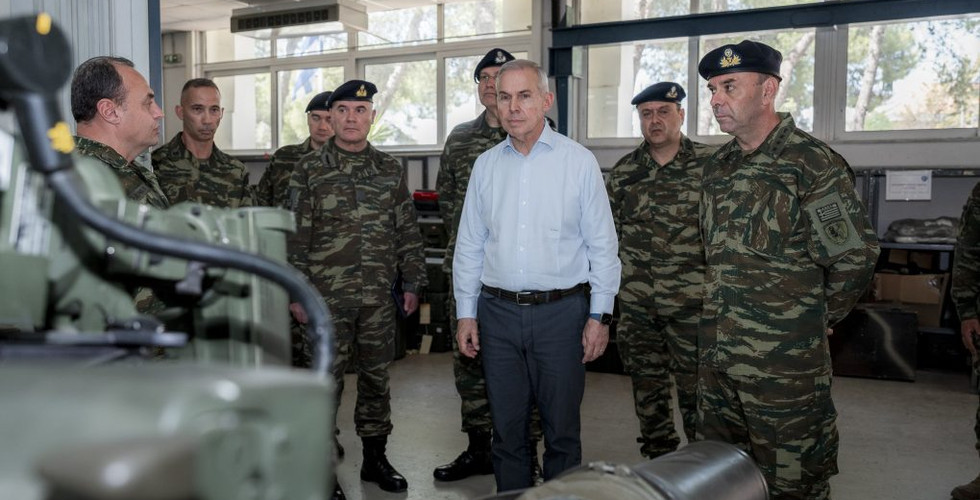 Επίσκεψη ΥΦΕΘΑ Θανάση Δαβάκη στο 306 Εργοστάσιο Βάσης Τηλεπικοινωνιών στις Αχαρνές-6