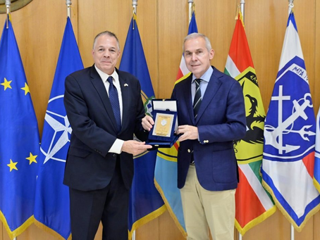 Ο ΥΦΕΘΑ Θανάσης Δαβάκης συναντήθηκε με την αντιπροσωπεία της Παγκόσμιας Διακοινοβουλευτικής Ένωσης Ελληνισμού (Πα.Δ.Ε.Ε.), στο Υπουργείο Εθνικής Άμυνας