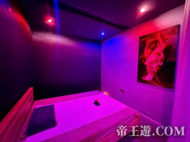 峴港 Donqui 按摩 按摩房與舒適按摩床,乾淨整潔並配有芳香精油設備,適合全身放鬆與能量護理