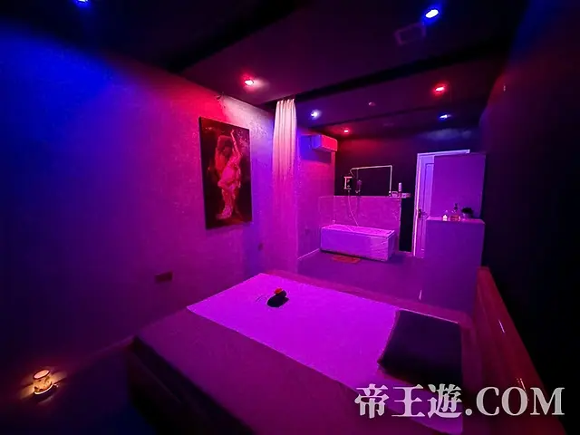 峴港 Donqui 按摩 VIP房間，寬敞高級設計，搭配柔光燈與香氛設備，營造沉靜舒壓的空間氛圍