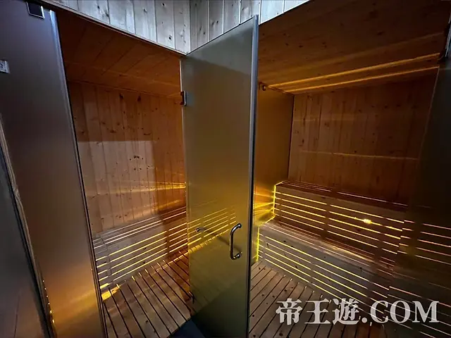峴港 Donqui 按摩 店內乾濕蒸房與桑拿設施，提供芳香蒸氣放鬆，讓顧客在按摩前後恢復能量