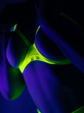 MAISON CLOSE - Corps à corps.