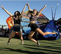2 women at Coachella 2016