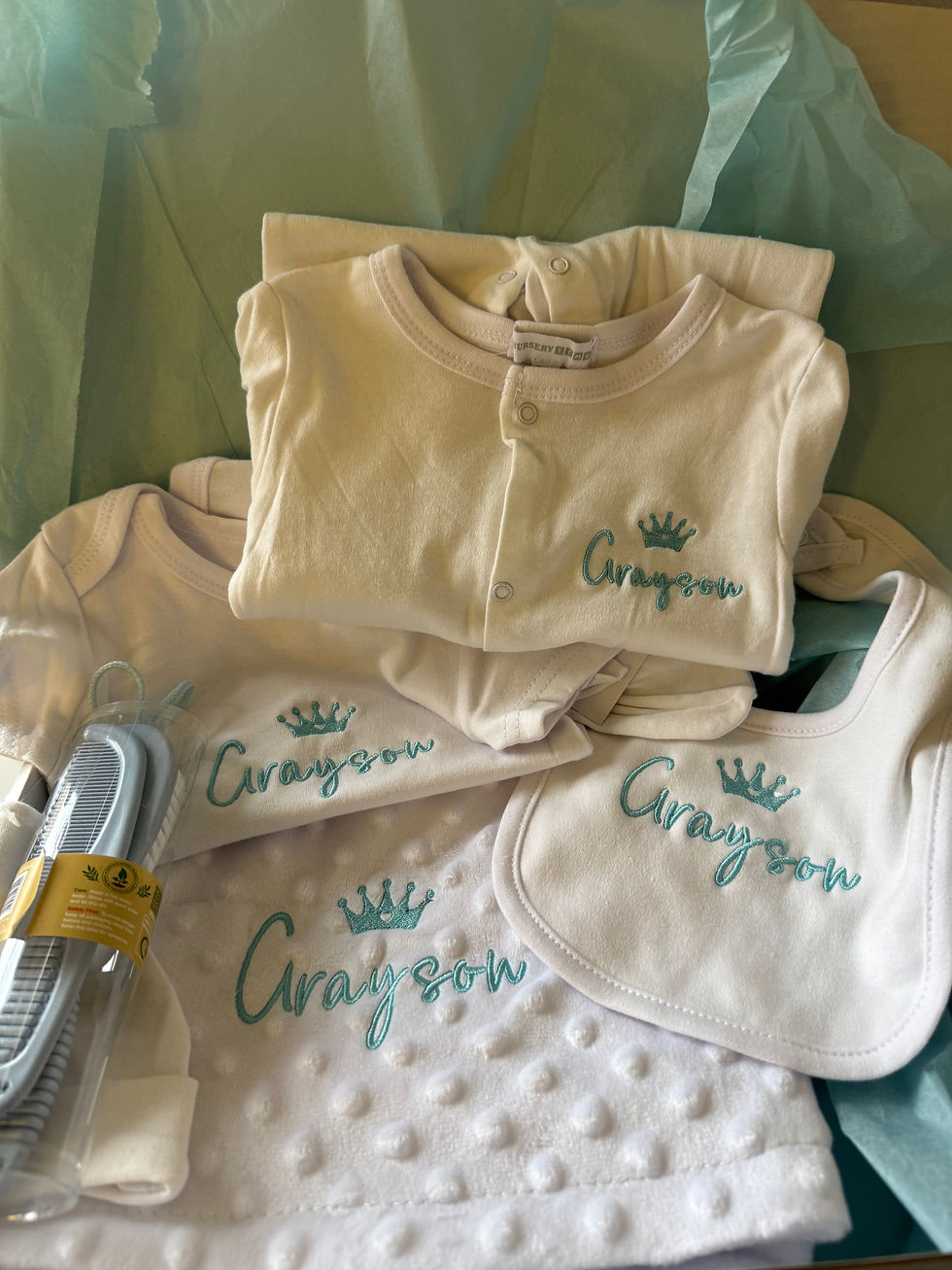Thumbnail: Personalised baby homecoming outfit with blanket 