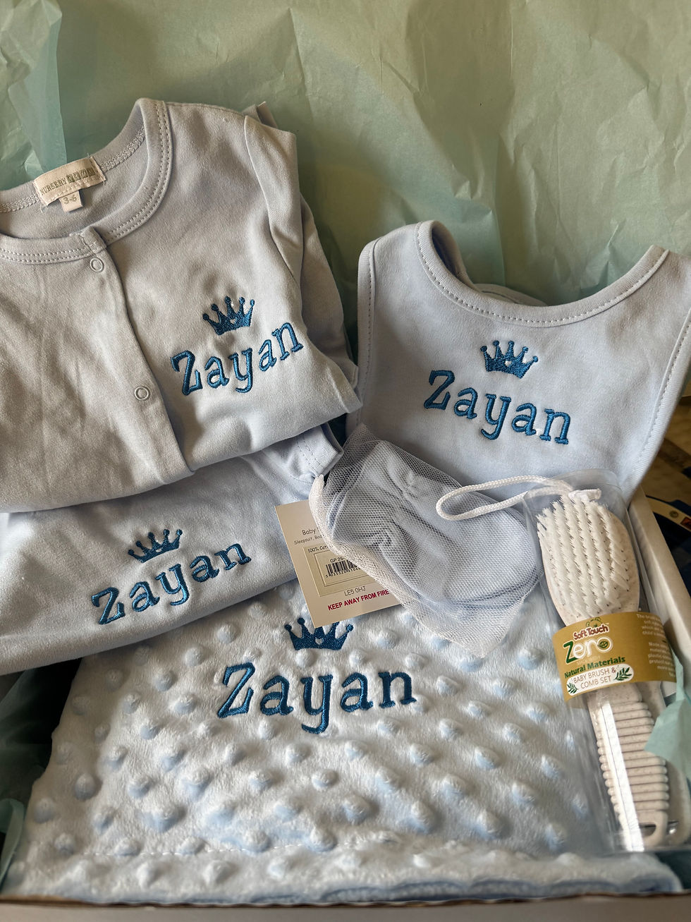 Thumbnail: Personalised baby homecoming outfit with blanket 