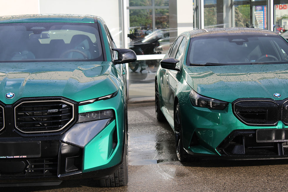 Novi M5 u sedan (G90) i karavan (G99) izvedbi spaja brutalnu snagu V8 motora s električnom učinkovitošću – bez kompromisa.