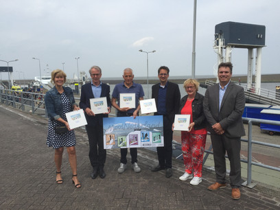 Persbericht: Waddenburgemeesters nemen postzegels in ontvangst