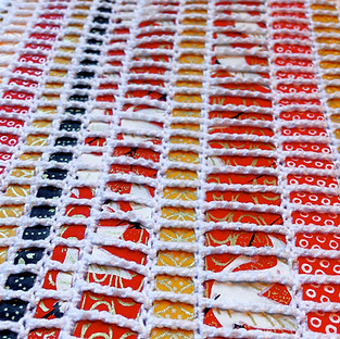 détails reliure maille papier