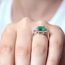 photo of emerald ring