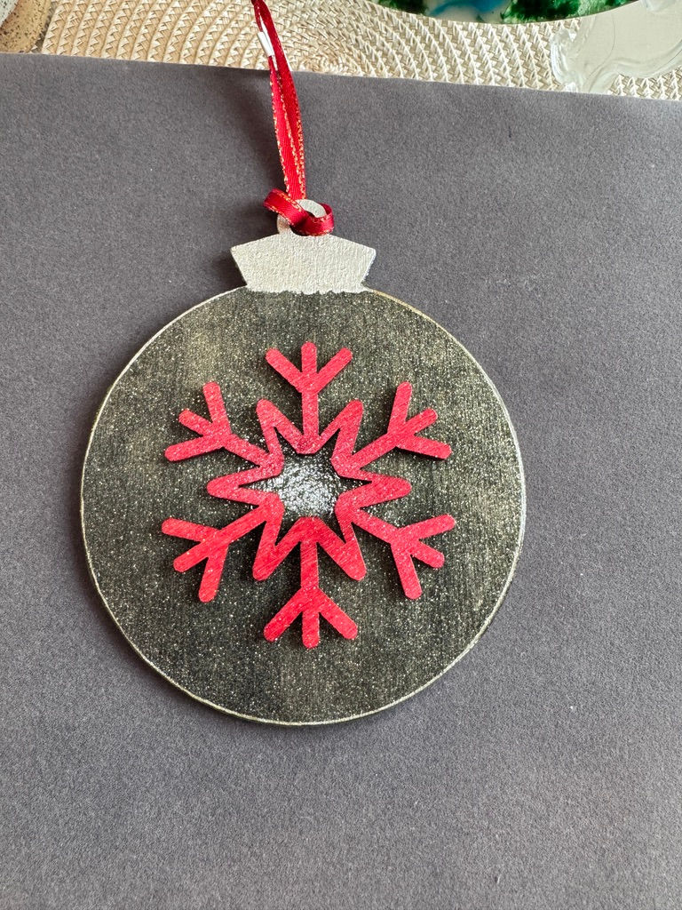 Thumbnail: P665R - Mosaic Ornament - Red/Black with Silver