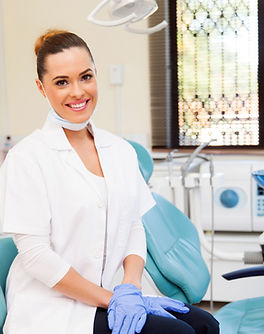 Dentista donna sorridente