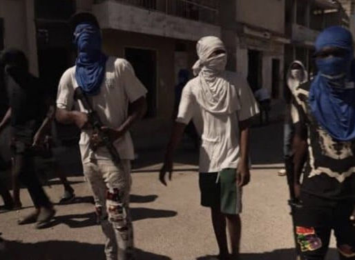 Invasion des gangs : La route de l’aéroport menacée par les péages illégaux