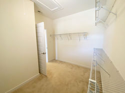Walk-In Closet 2-1